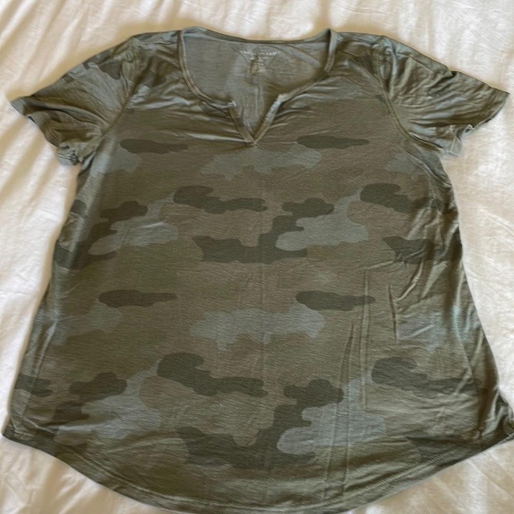 🌻 New! American Eagle Soft and Sexy Camo Shirt